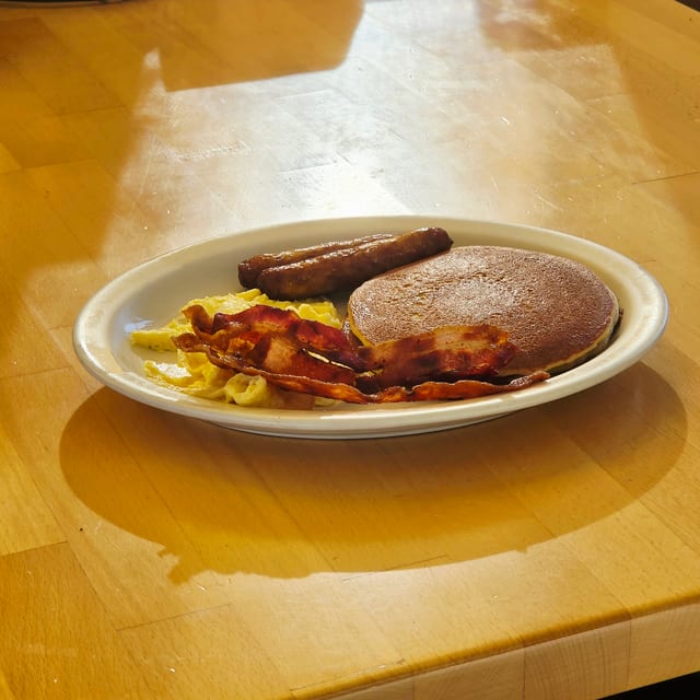 2 Pancake Special (2 Eggs, 2 Bacon & 2 Sausages).
